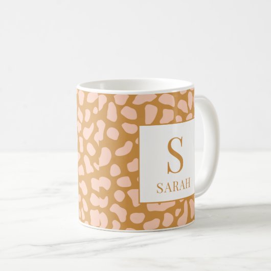Chic Neutral Leopard Spots Custom Name Mug コーヒーマグカップ (正面右)