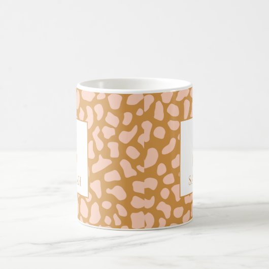 Chic Neutral Leopard Spots Custom Name Mug コーヒーマグカップ (中央)