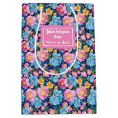 Chic pastel pink and blue floral birthday gift bag ミディアムペーパーバッグ (正面)