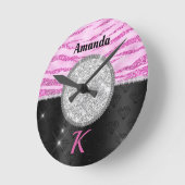Chic pink black faux glitter animal print monogram ラウンド壁時計 (傾斜)