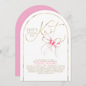 Chic Pink Bow She's Tying The Knot Bridal Shower 招待状 (正面/裏面)