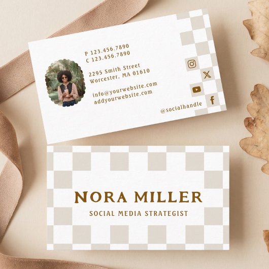 Chic Retro Checkered Pattern Content Creator Photo 名刺