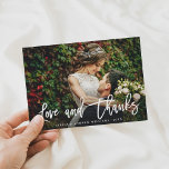 Chic Script Thank You Photo Card サンキューカード<br><div class="desc">白の愛とモダンスクリプ感謝していトのサンキューカードと背面のカスタム文字メッセージ。結婚式、誕生日、卒業式などのイベントに最適。</div>