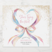 Chic She's Tying The Knot Pink Bow Bridal Shower  スパークリングワインラベル (シングルラベル)