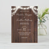 Chic Wood String Lights写真結婚のQRコードRsvp 招待状 (スタンド正面)