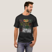 Chicago Style Hot Dog Periodic Dinner Table of Ele Tシャツ (正面フル)