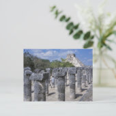 Chichen Itzaの古代の石の柱。中央 ポストカード (スタンド正面)