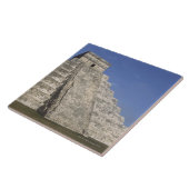 Chichen ItzaのKukulcansのピラミッドのマヤの台なし タイル (側面)