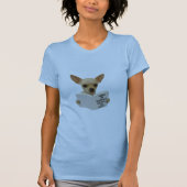 Chihuahua reading how to misbehave   tシャツ (正面)