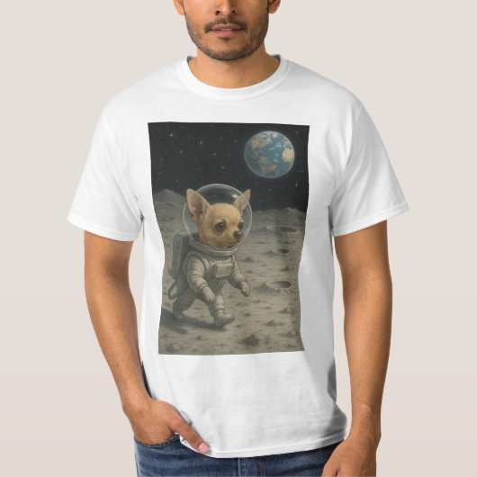 "Chihuahua Walking on the Moon" Tシャツ (正面)