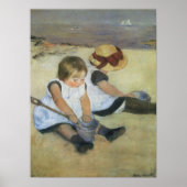 Children'遊's on the ビーチ by Mary Cassatt ポスター (正面)