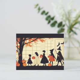 Children Trick or Treating on Halloween Night シーズンポストカード