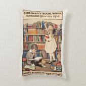 Children's Book Week by Jessie Willcox Smith アクセントクッション (裏面(縦))