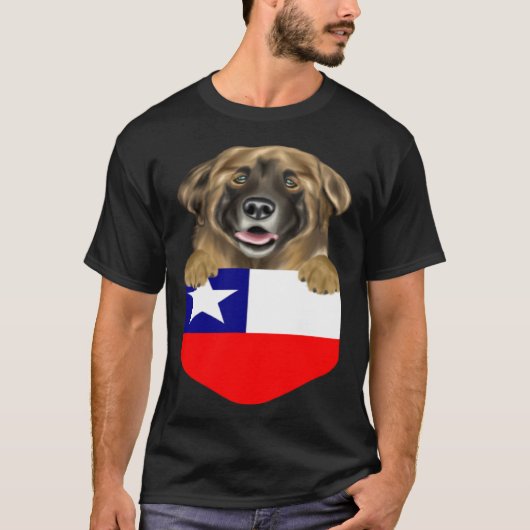 Chile Flag Leonberger Dog In Pocket Tシャツ (正面)