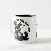 Chill Now - Trick Later Cat & Pumpkin | Halloween  ツートーンマグカップ (正面左)