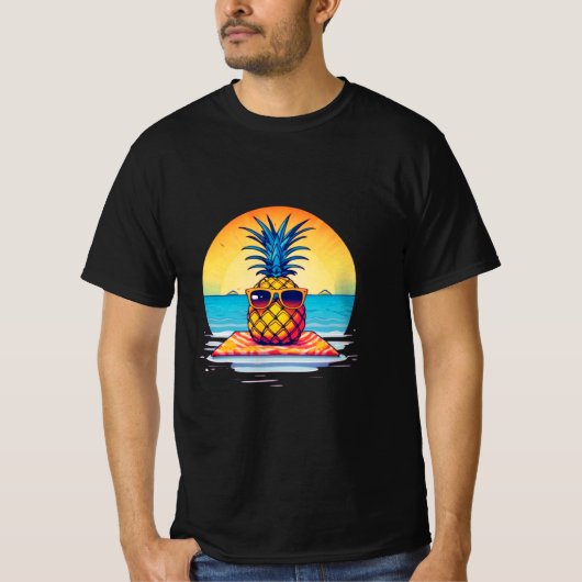 Chill Pineapple Summer Vibesデザイン、 Tシャツ (正面)