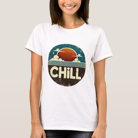 Chill Sunset：雲と海の静寂 Tシャツ (正面)