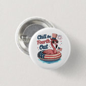 Chill The Fourth Out Funny 4th of July Flamingo 缶バッジ (正面&裏面)