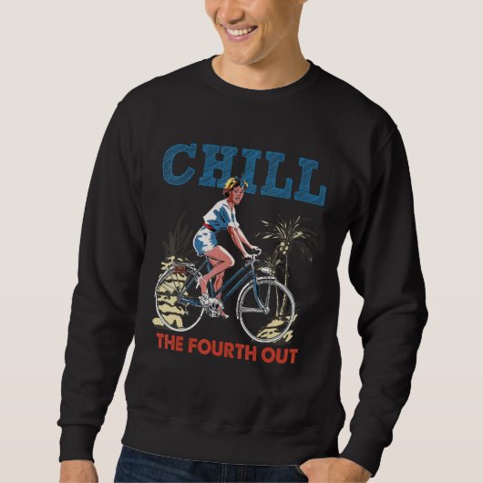 Chill The Fourth Out Retro Bicycle Girl Happy 4th  スウェットシャツ (正面)