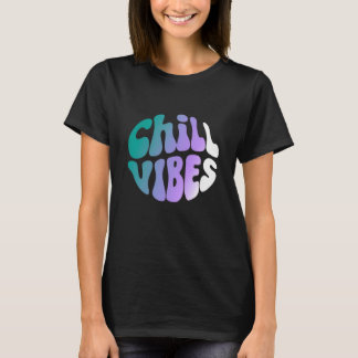 Chill Vibes Retro Gradient Typography Tシャツ
