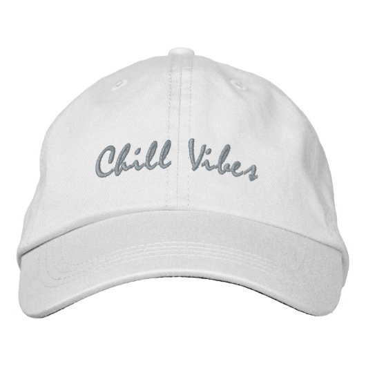 Chill Vibes White Hat 刺繍入りキャップ (正面)