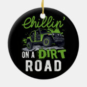 Chillin'の未舗装の道路の側にサイドutvオフロード セラミックオーナメント (裏面)