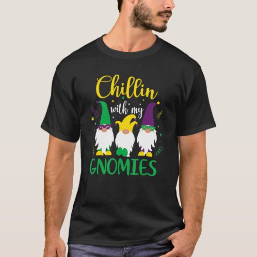 Chillin With My Gnomies Cute Gnome Mardi Gras Carn Tシャツ (正面)