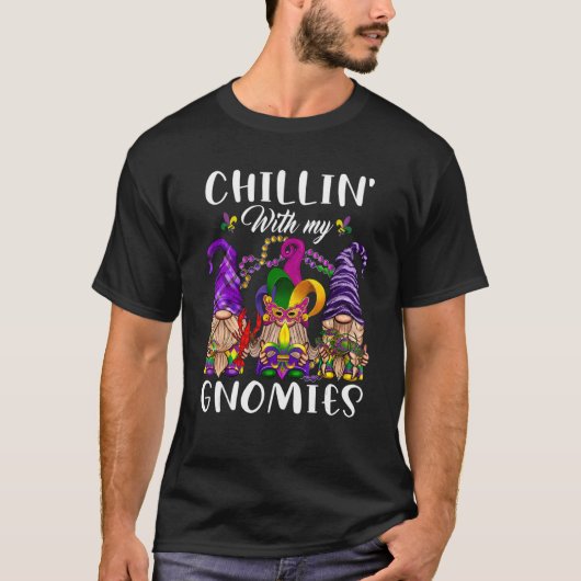 Chillin With My Gnomies Cute Gnome Mardi Gras Carn Tシャツ (正面)