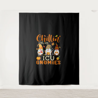 Chillin With My ICU Gnomiesナース格言Thanksgivi タペストリー