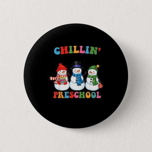 Chillin With My Preschool Snowmies Christmas Teach 缶バッジ (正面)