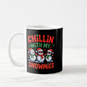 Chillin With My Snowmie Funny Christmas Snowman  コーヒーマグカップ (左)