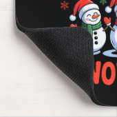 Chillin With My Snowmie Funny Christmas Snowman  マウスパッド (コーナー)