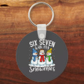 Chillin With My Snowmies Funny Snowman 67 Christma キーホルダー (正面)