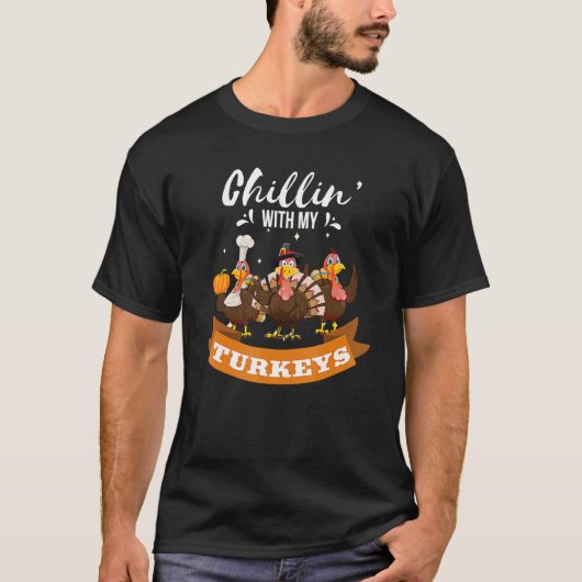 Chillin With My Turkeys Autumn Thanksgiving Tシャツ (正面)