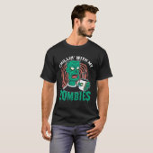 Chillin With My Zombies  Zombie for Halloween Tシャツ (正面フル)