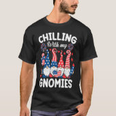 Chilling With My Gnomies 4th of July  Gnome Us Fla Tシャツ (正面)