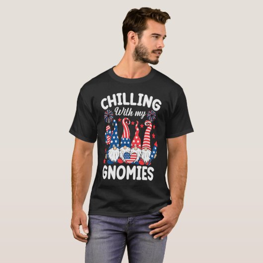 Chilling With My Gnomies 4th of July  Gnome Us Fla Tシャツ (正面フル)