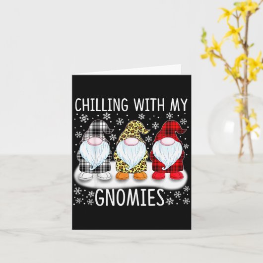 Chilling With My Gnomies Funny Group Of Gnomes Chr カード (黄色い花)
