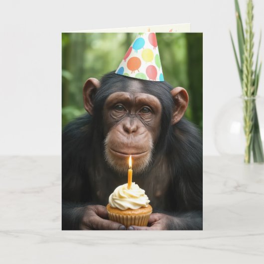 Chimpanzee Holding a Birthday Cupcake カード (正面)
