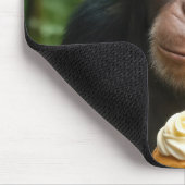 Chimpanzee Holding a Birthday Cupcake マウスパッド (コーナー)