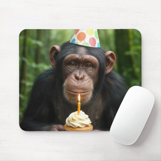 Chimpanzee Holding a Birthday Cupcake マウスパッド (マウス)