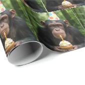 Chimpanzee Holding a Birthday Cupcake ラッピングペーパー (ロールコーナー)