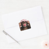 Chimpanzee Wearing Pink Lipstick スクエアシール (封筒)