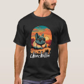 Chinchillin' Retro Groovy Chinchilla  1 Tシャツ (正面)