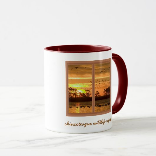 Chincoteagueの島の日没のコーヒー・マグ マグカップ (正面右)