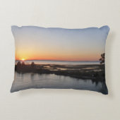 Chincoteague Sunset I Virginia Landscape アクセントクッション (裏面)