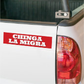 Chinga la Migra バンパーステッカー (トラック上)