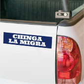 Chinga la Migra バンパーステッカー (トラック上)
