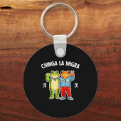 Chinga la migra funny frog protest graphic キーホルダー (正面)