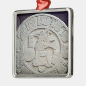 Chinkulticからのマヤの球裁判所のマーカー、 メタルオーナメント (左)